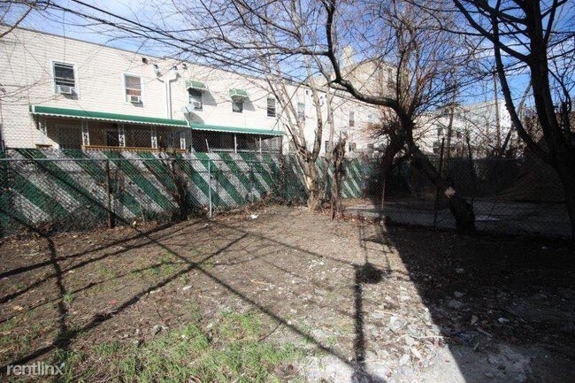 Foto del edificio - 1 br, 1 bath  - 1065 Lafayette Ave