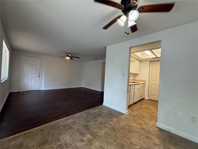 Building Photo - 402 SW 69th St