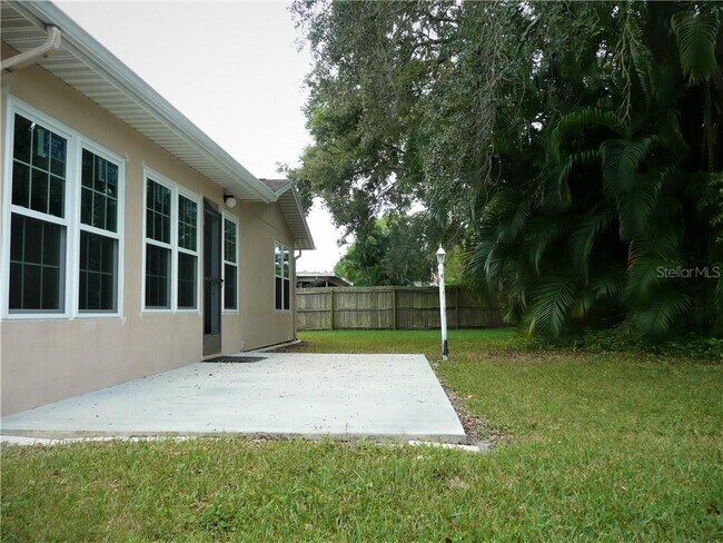 Building Photo - 878 Rustic Oaks Dr