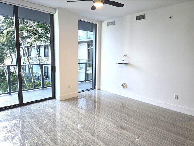 Foto del edificio - 2960 NE 207th St
