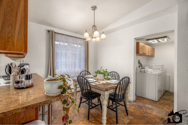 Building Photo - 4401 Reka Dr