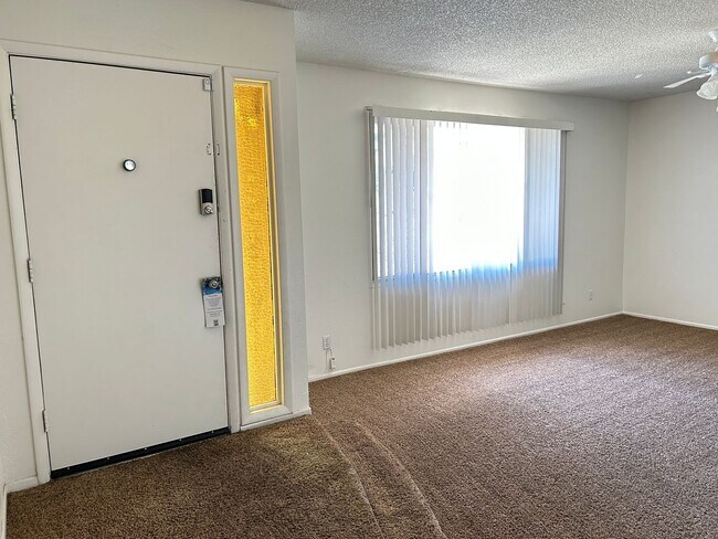 Building Photo - 4 BEDROOM HOME WITH PRIVATE POOL