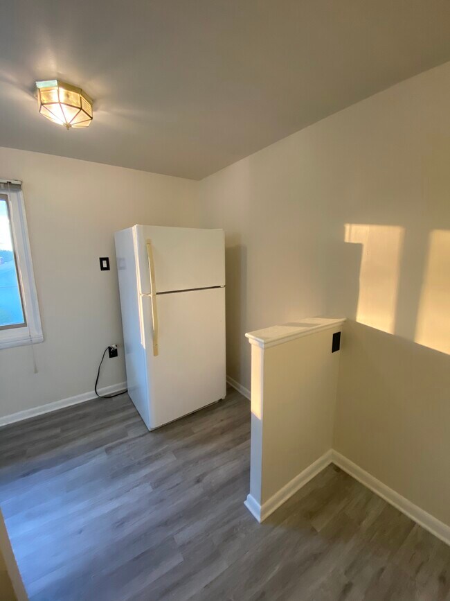 Building Photo - 250 Tanglewood Ln