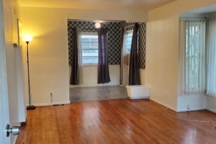 Building Photo - 14122 Delano St