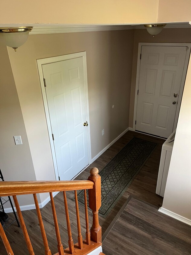 Entrance - 199 Rumbling Rock Rd