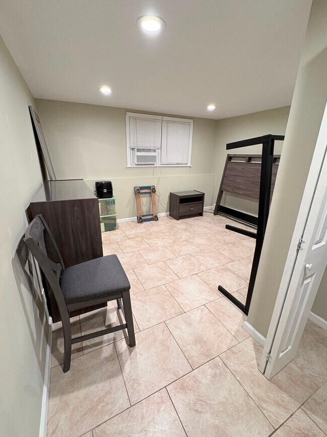 Foto del edificio - 3658 Regent Ln