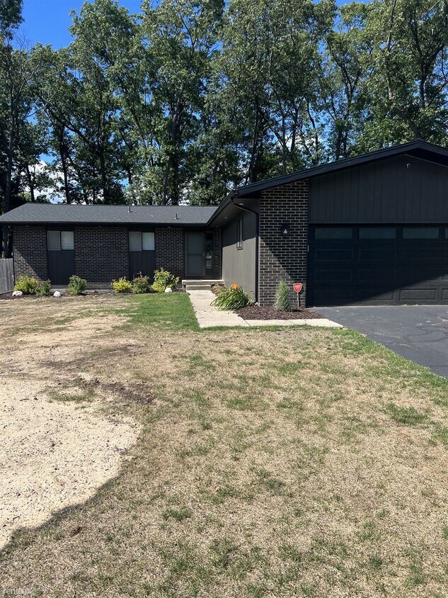 Primary Photo - 3 br, 2 bath House - 3850 Algansee Dr NE