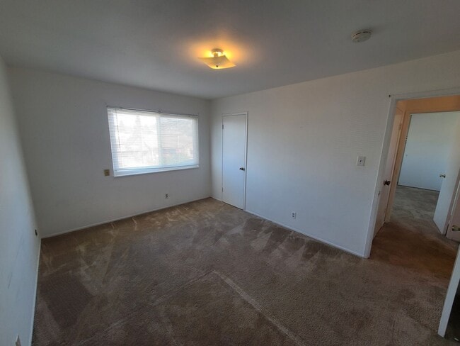 Building Photo - Your New San Leandro Home Awaits: 3-Bed, 1...