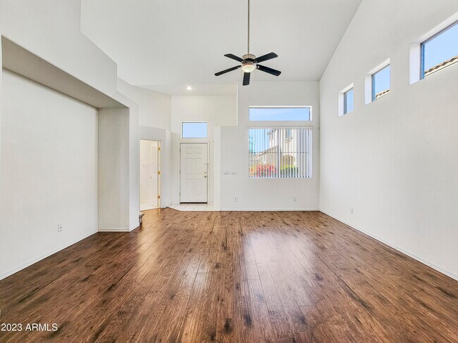 Foto del edificio - 3329 N 142nd Dr