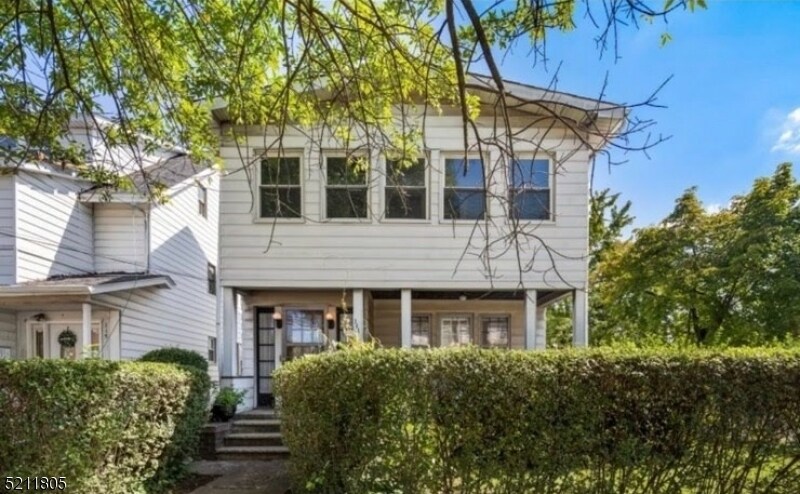 Primary Photo - 111 Grove St