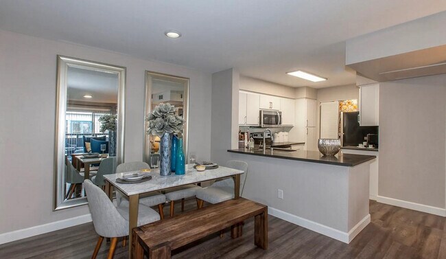 Foto del edificio - 355 N Wolfe Rd