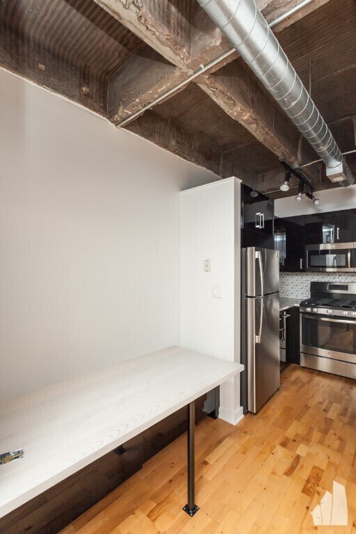 Foto del edificio - Beautiful 1 Bedroom Condo in Lakeview!