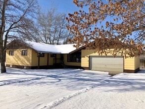 Building Photo - 503 Dakota St