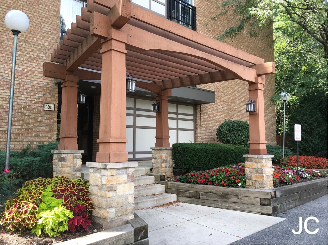Foto principal - 1811 Four Lakes Ave