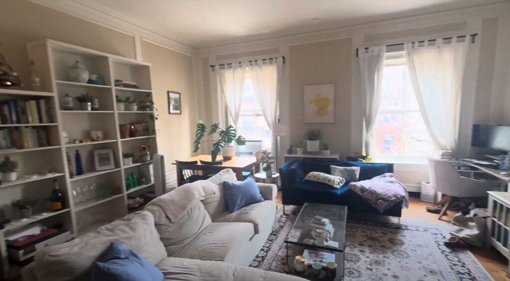 Primary Photo - 107 Beacon St