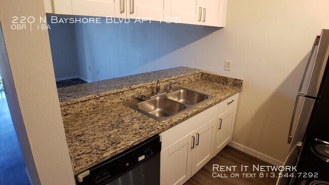 Foto del edificio - 220 N Bayshore Blvd