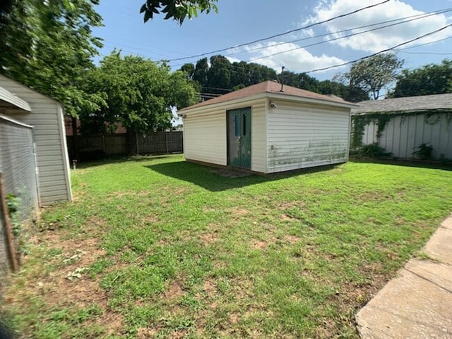 Building Photo - Huge 3 Bedroom OKC - Great Neighborhood