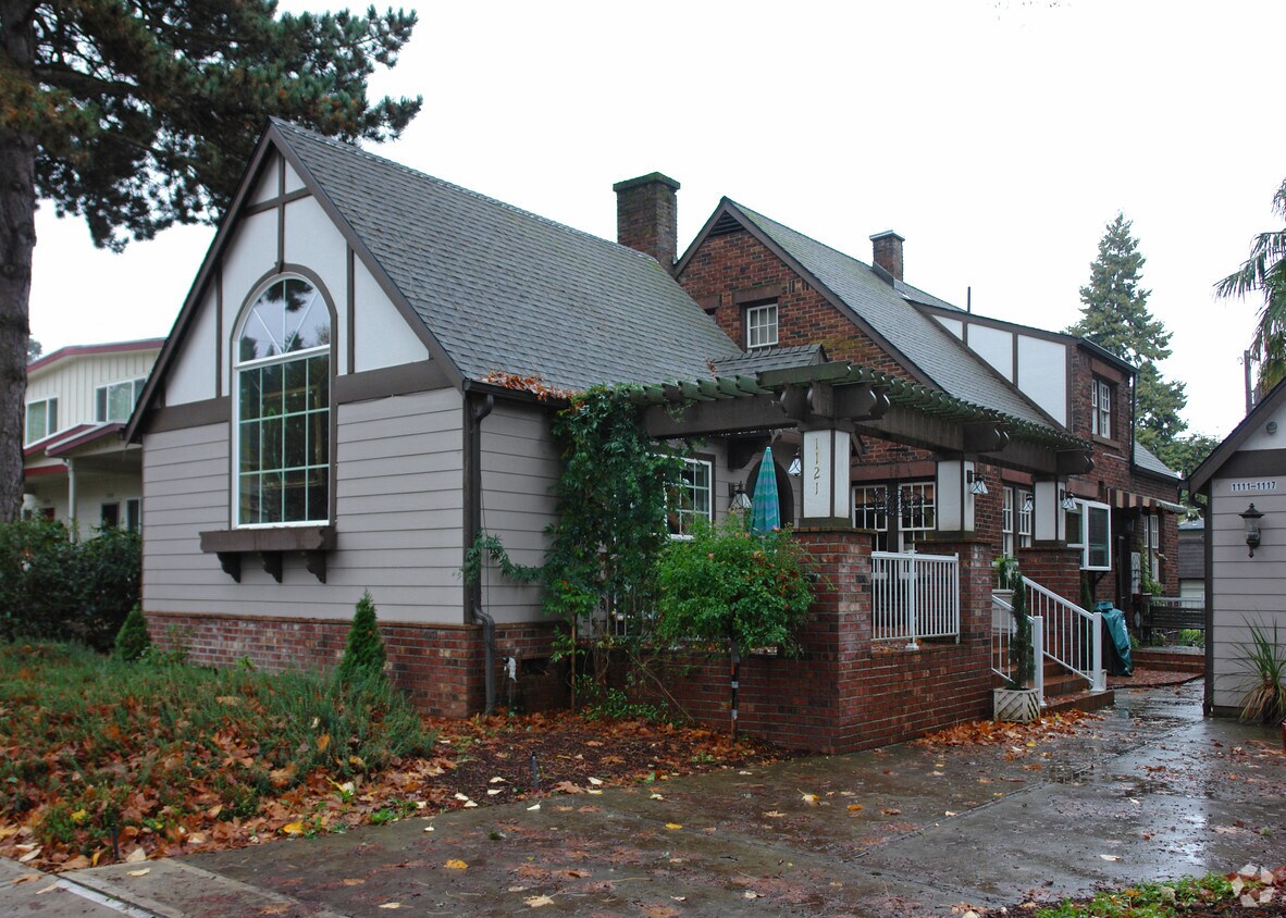 Building Photo - 1111-1121 Fir St S