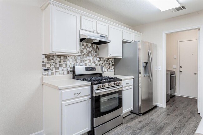 Building Photo - 705 Camino Real Dr
