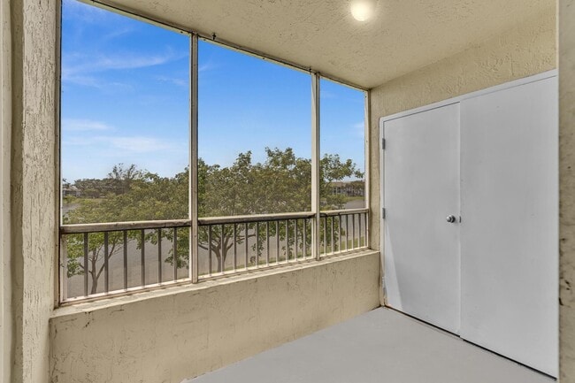Foto del edificio - 2850 N Oakland Forest Dr