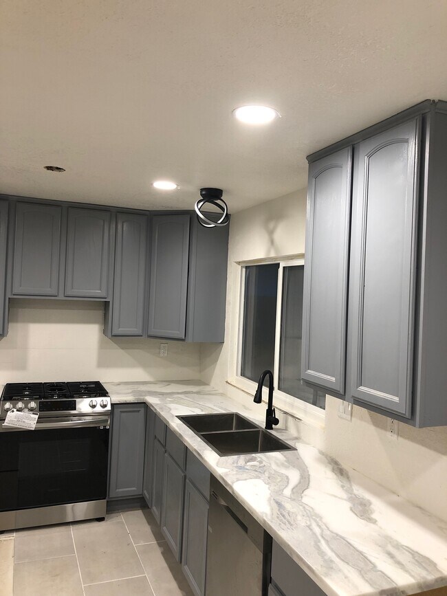 Foto del edificio - 948 Goldenleaf Way