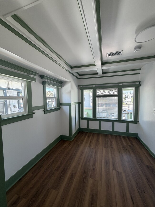 Building Photo - 324 W 55th St