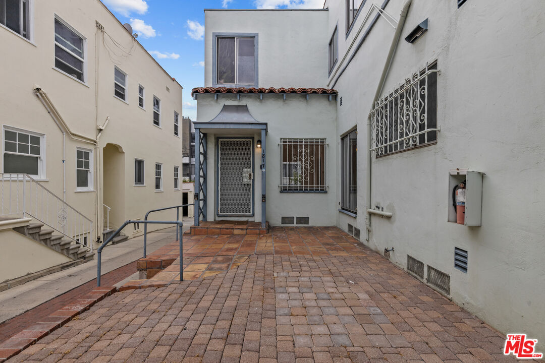 Primary Photo - 1817 Grace Ave