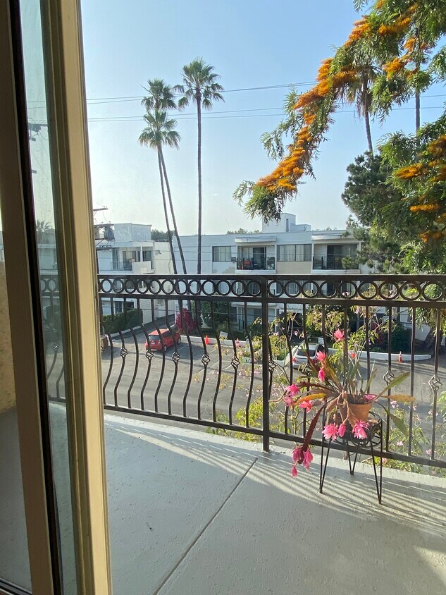 5257 Radford Ave Unit 301, Valley Village, CA 91607 Condo for Rent in