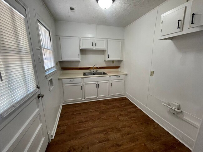 Foto del edificio - Charming 2BR Home Near the University of Memphis!