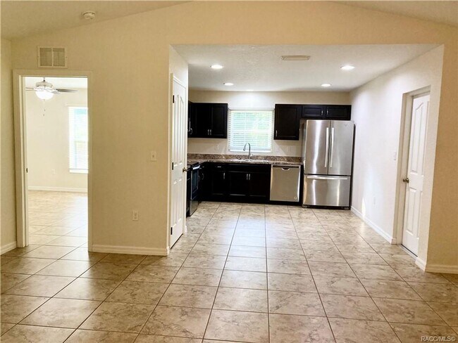 Foto del edificio - Crystal Manor 2 bedroom, 2 bath, 1 car garage home!
