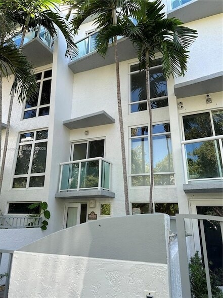 Photo - 1853 Jefferson Ave Townhome