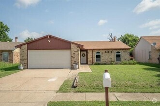Building Photo - 4025 Shagbark St