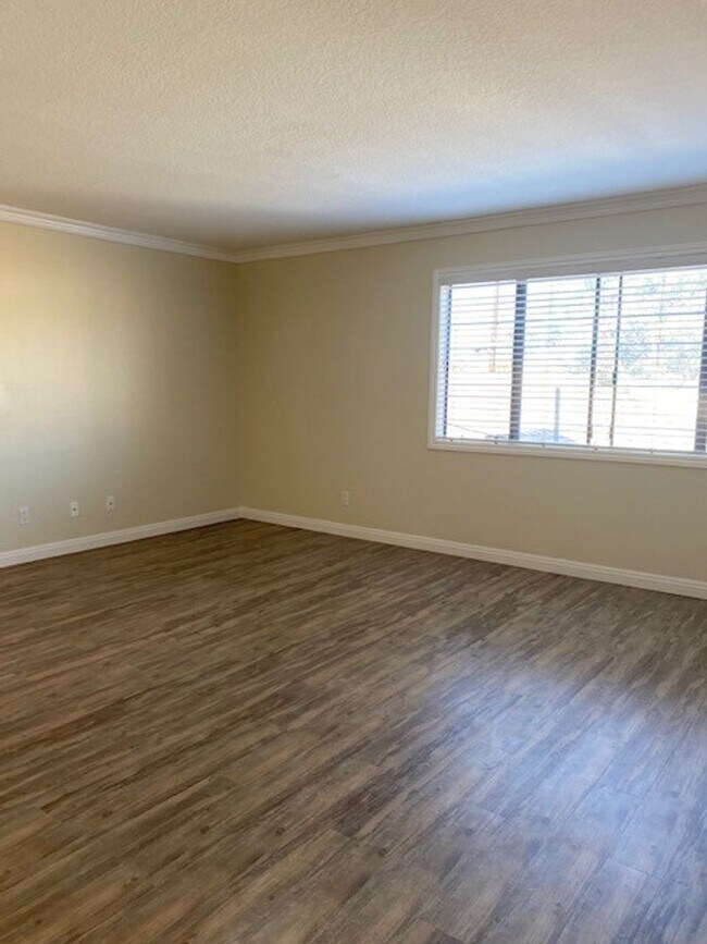 Building Photo - 2 Bedroom 2 Bath Condo near Recereation Pa...