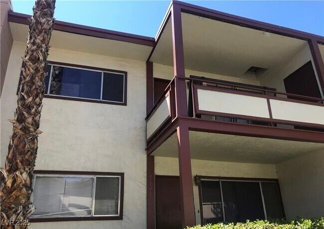 Foto del edificio - 350 E Desert Inn Rd