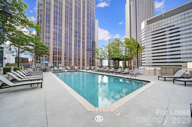 Foto del edificio - 210 N Church St