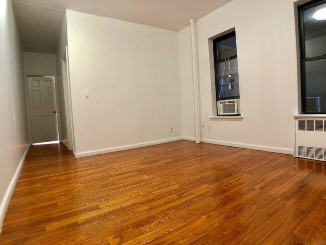 Building Photo - 2 bedroom in Manhattan NY 10011