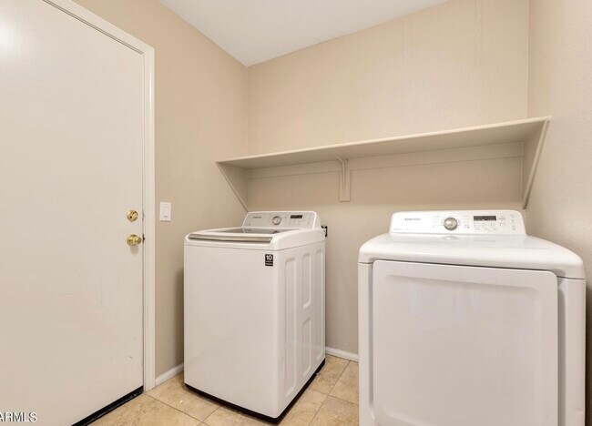 Building Photo - 3913 E Monona Dr