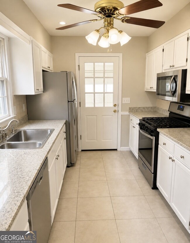 Building Photo - 4980 Whitewater Dr