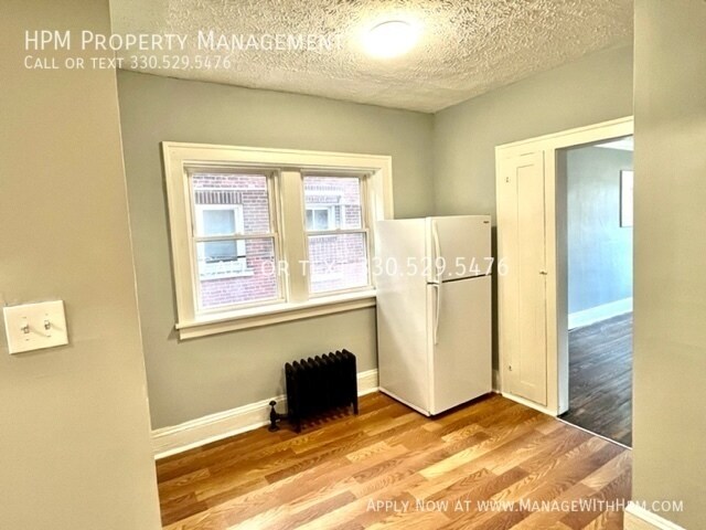 Building Photo - Updated One-Bedroom Apartment - Half Off S...
