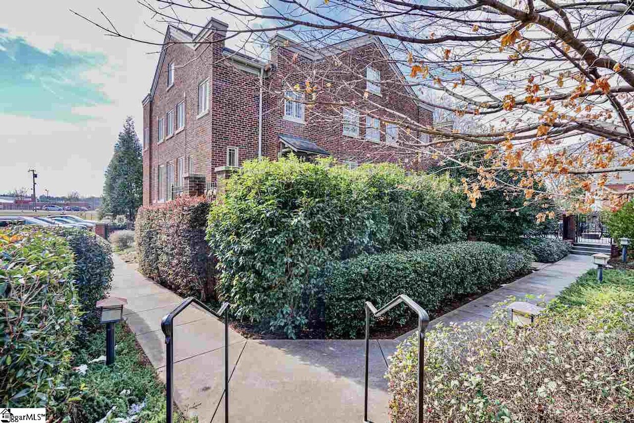 Foto principal - 325 Hampton Ave