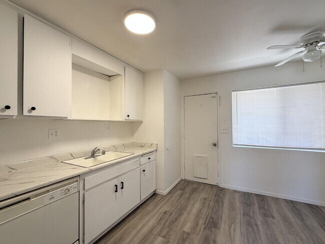 Foto del edificio - 1705 Trane Rd
