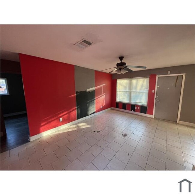 Foto del edificio - SECTION 8 - 5 Beds 2 Baths Single Family Home