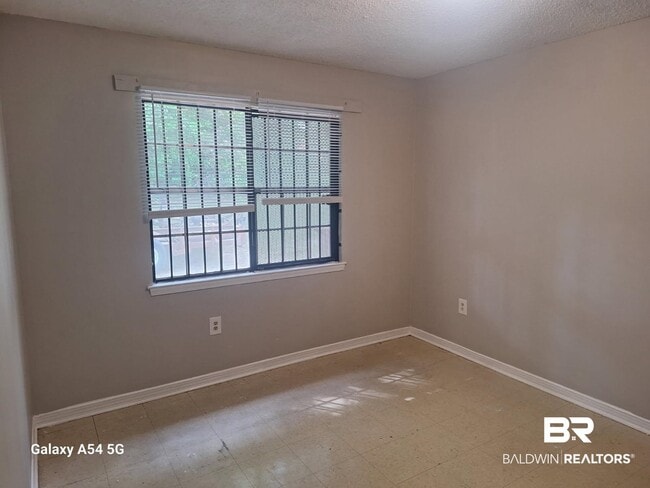 Building Photo - 2207 Wolf Ridge Rd