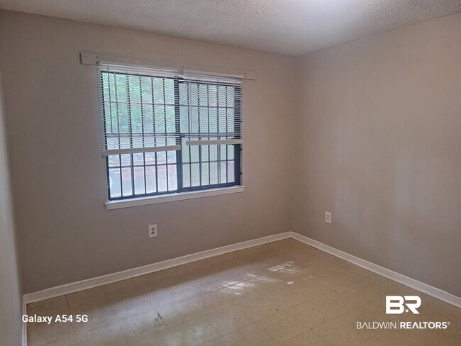 Foto del edificio - 2207 Wolf Ridge Rd
