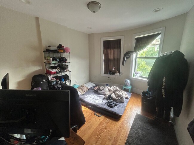 Foto del edificio - South End / Lower Roxbury 4 Bed – In-Unit Laundry – Porch – No Fee