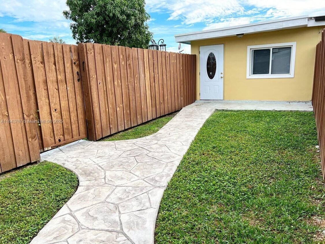 Foto principal - 11250 SW 30th St