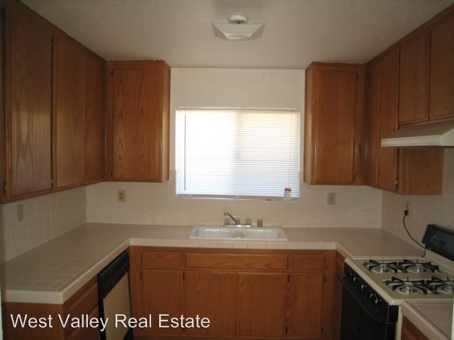 Building Photo - 2 br, 1 bath House - 623 San Emidio Street