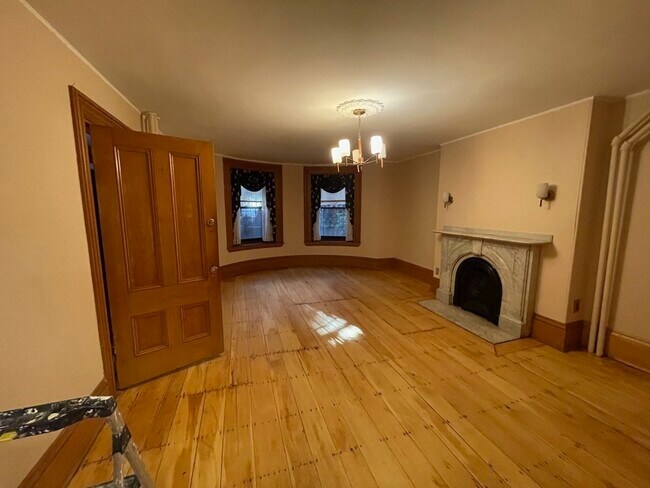 Building Photo - 33 Upton St