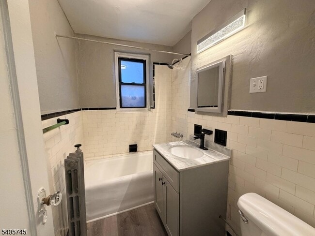 Foto del edificio - 17 Elwood Pl