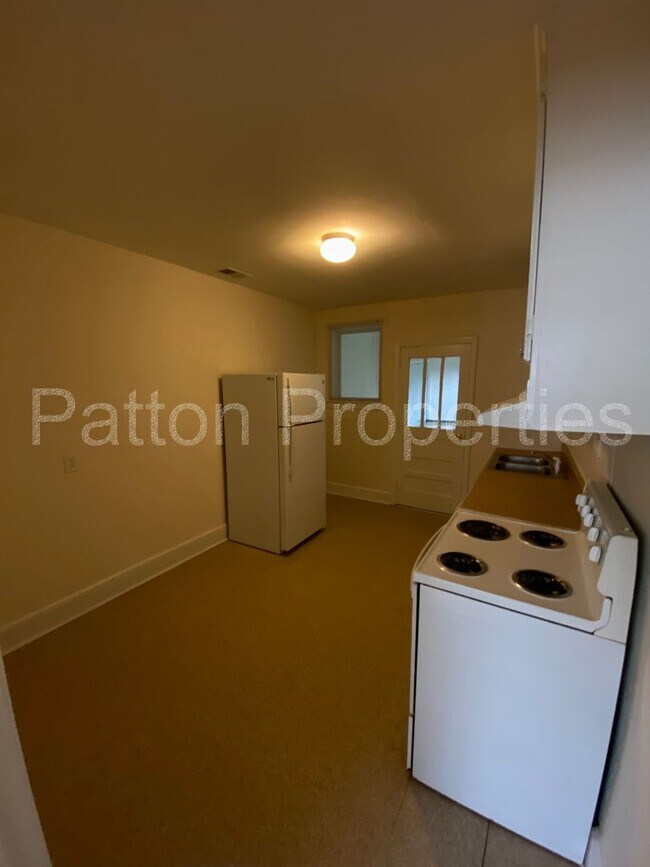 Foto del edificio - 1021-1023 Munsen Springs Drive - Inside Co...